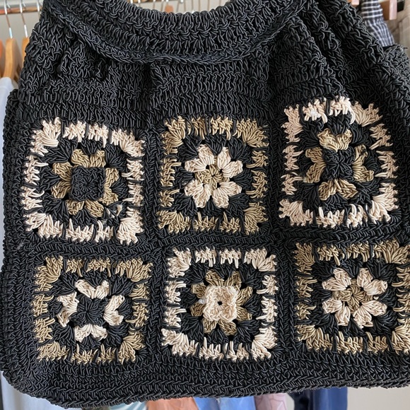 Crochet floral Purse - Picture 2 of 3